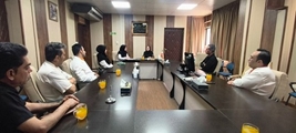 تأکید سرپرست مدیریت مرکز خلیلی بر نقش کلیدی واحد تغذیه در ارتقاء رضایت بیماران و نظم سازمانی در دیدار با همکاران واحد تغذیه 