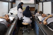 استقرار اتوبوس سازمان انتقال خون در مرکز آموزشی درمانی خلیلی؛ مشارکت پرشور اساتید،  کارکنان و دانشجویان در اهدای خون